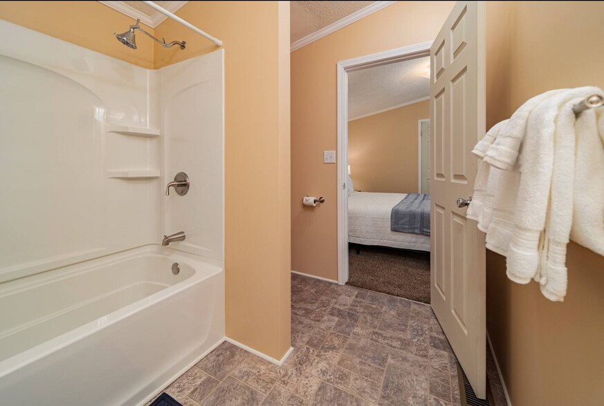 More Photos Of 84-86 Benson Rd, Travelers Rest Specialty For Sale