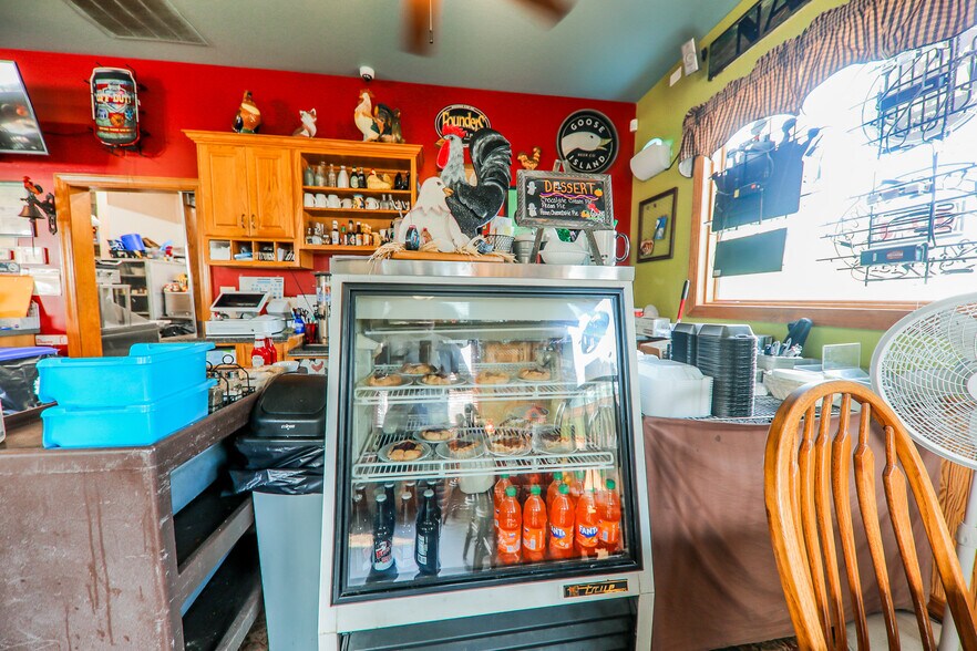 More Photos Of 101 E Main St, Saint Jacob General Retail For Sale