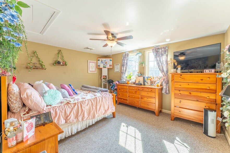 More Photos Of 110 Wauregan Rd, Canterbury Flex For Sale