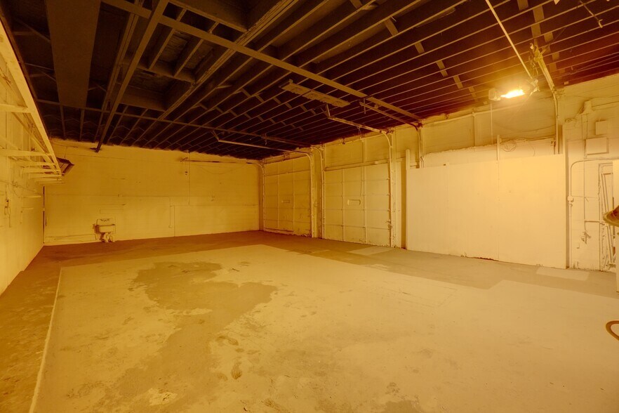 More Photos Of 10301 Whittier Ave, Detroit Auto Repair For Sale