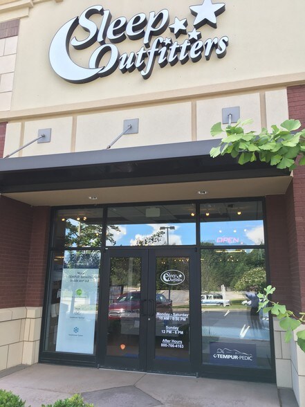 More Photos Of 11651-11657 Parkside Dr, Knoxville Freestanding For Lease