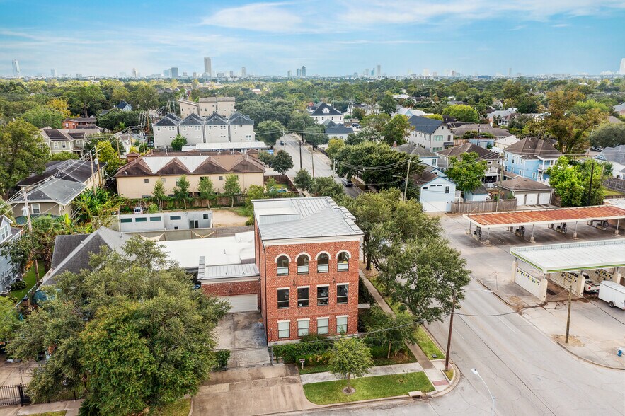 More Photos Of 128 W 17th St, Houston Loft Creative Space For Sale