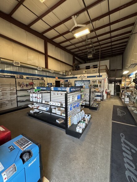 More Photos Of 155 Millenium Cir, Lakeville Warehouse For Lease
