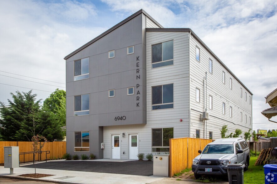 Primary Photo Of 6930-6940 SE Long St, Portland Apartments For Sale