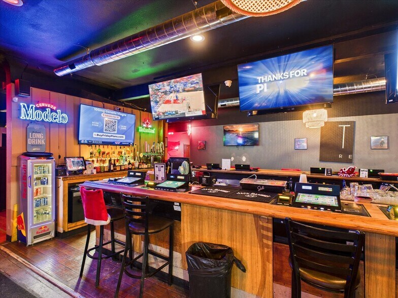 More Photos Of 1700 S Pahrump Valley Blvd, Pahrump Storefront For Sale