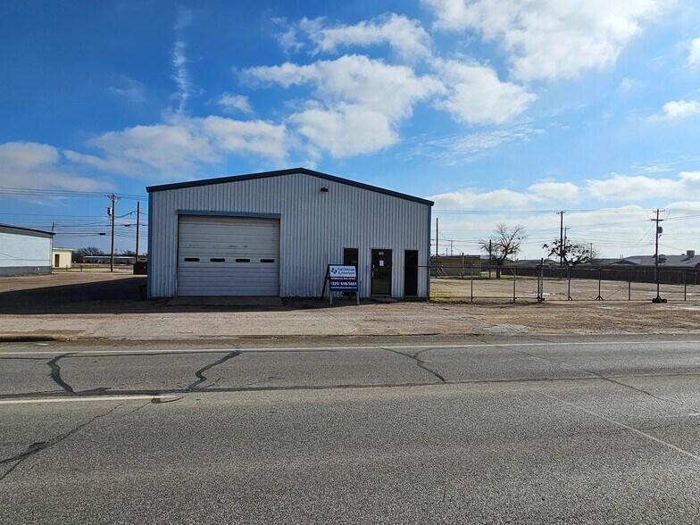 Primary Photo Of 757 S Treadaway Blvd, Abilene Distribution For Lease