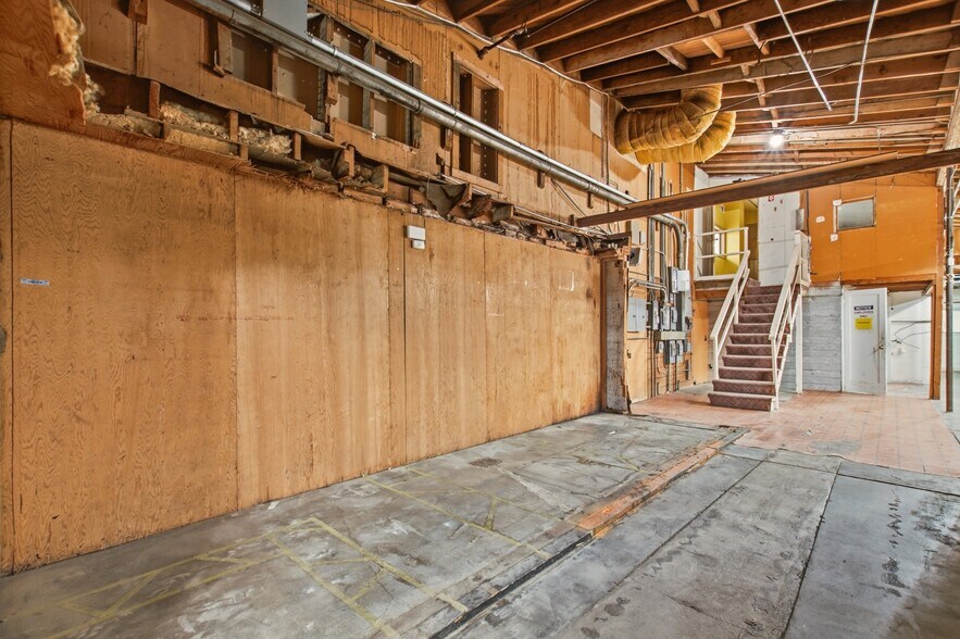 More Photos Of 1319-1323 W Texas St, Fairfield Freestanding For Sale