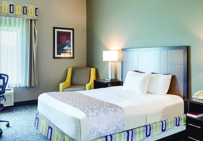 More Photos Of 957 Cedar Lake Rd, Biloxi Hotel For Sale