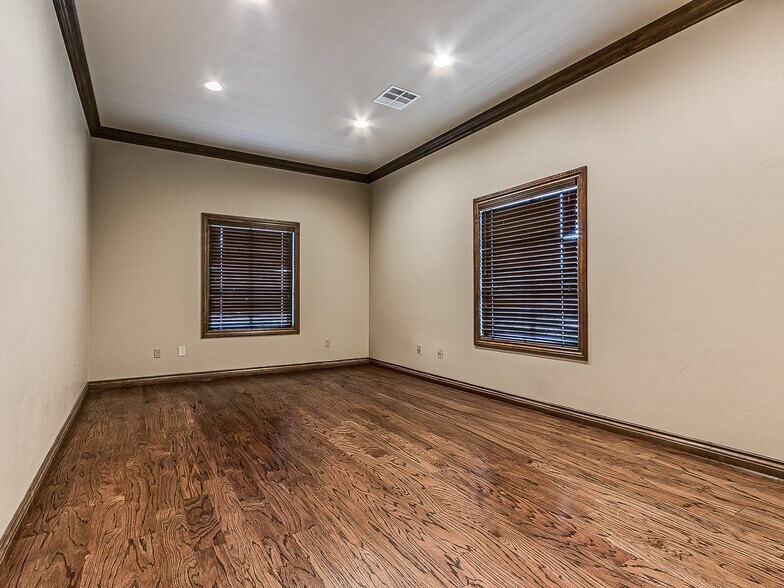 More Photos Of 2929 NW 156th St, Oklahoma City Office For Lease