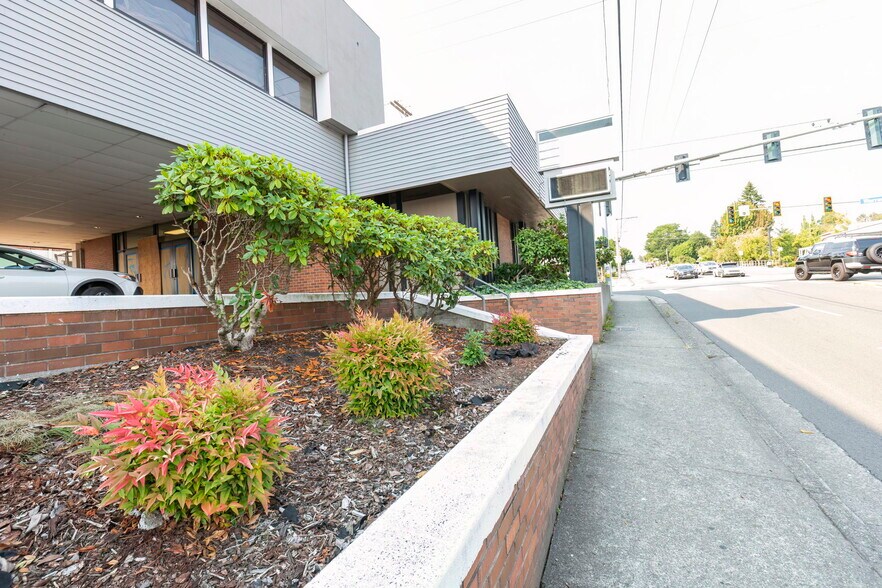 More Photos Of 873-875 6th St, Bremerton Bank For Lease