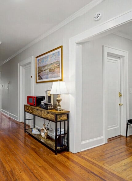 More Photos Of 228 E Poplar St, Griffin Office For Lease
