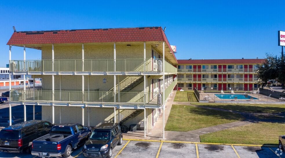 More Photos Of 9638 Plainfield St, Houston Hotel For Sale