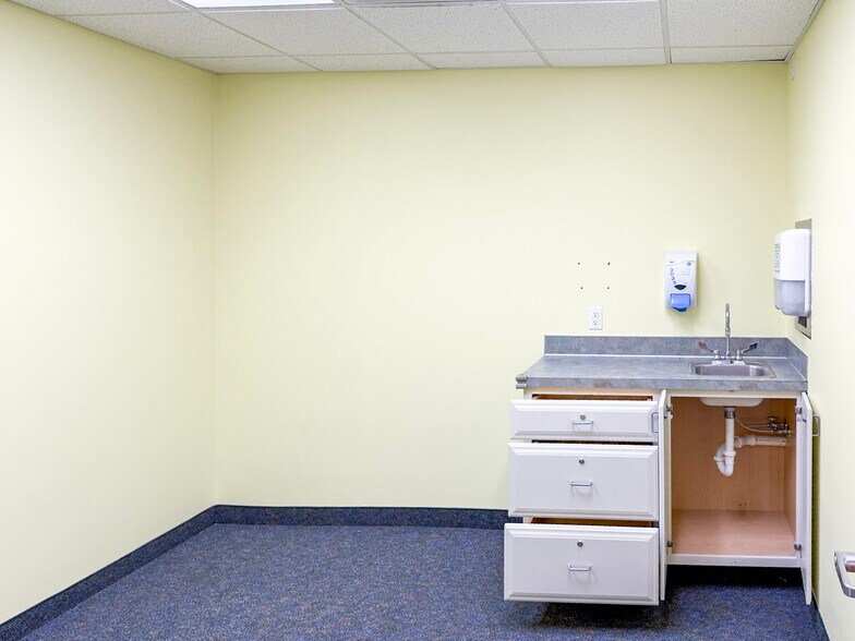 More Photos Of 4388 14 Mile Rd NE, Rockford Office For Lease