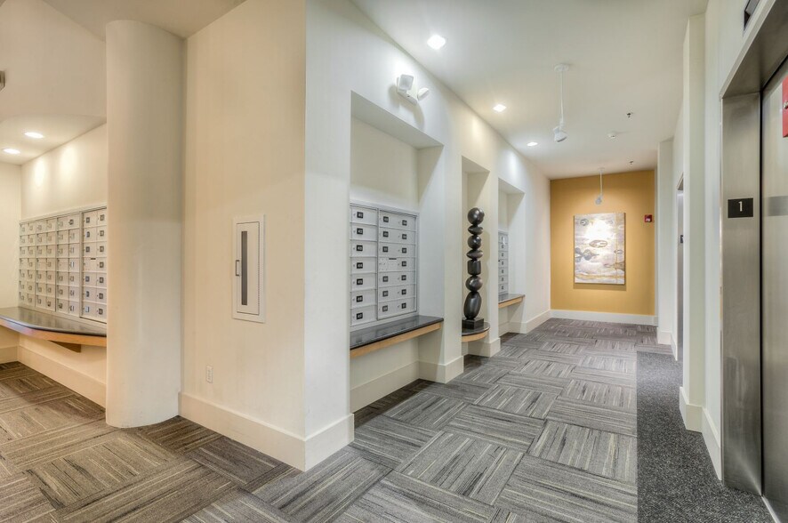 More Photos Of 12500-12520 Lake City Way NE, Seattle Apartments For Lease