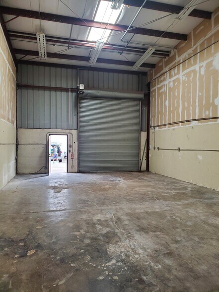 More Photos Of 99-048 Koaha Way, Aiea Warehouse For Lease