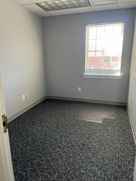 More Photos Of 101 Charles St, La Plata Medical For Lease