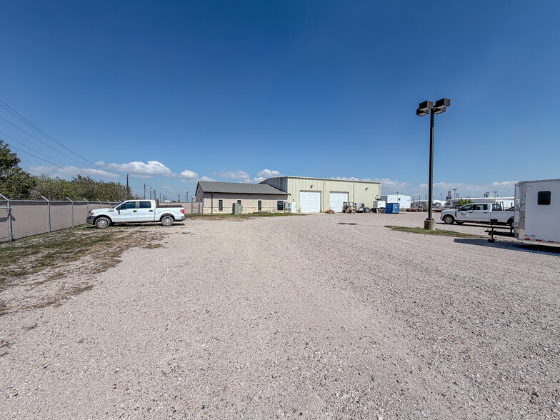 Primary Photo Of 1302 Cathead Rd, Corpus Christi Light Distribution For Sale