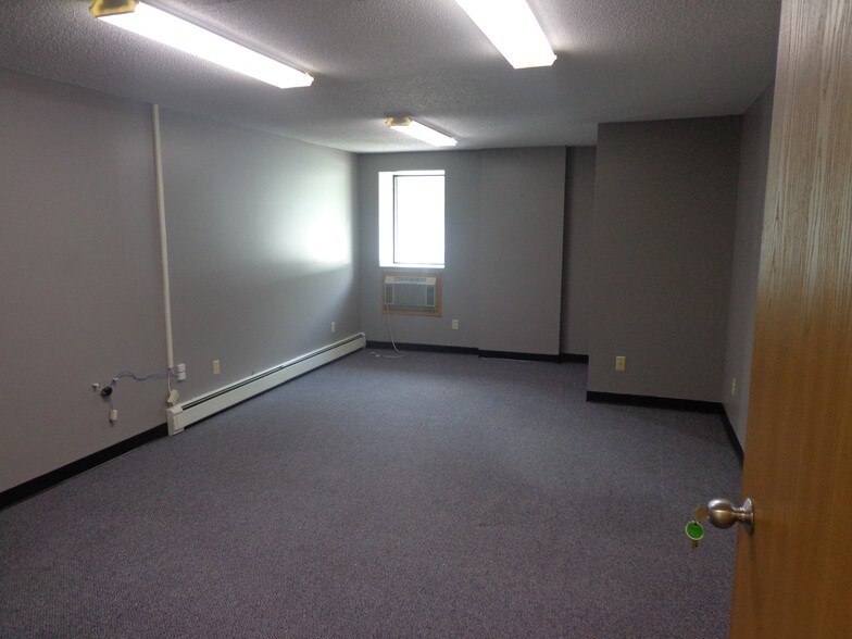 More Photos Of 25 Red River Ave N, Cold Spring Coworking Space