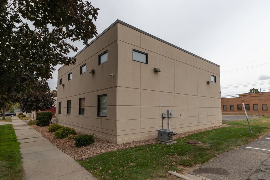 More Photos Of 213 S Oak Ave, Owatonna Office For Sale