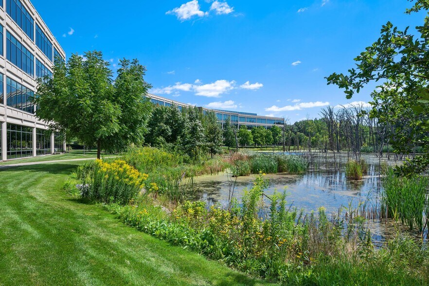 More Photos Of 100 S Saunders Rd, Lake Forest Office For Lease