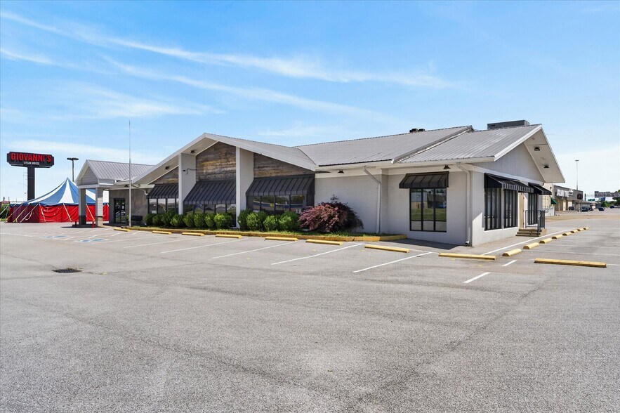 More Photos Of 4000 Fort Campbell Blvd, Hopkinsville Restaurant For Sale