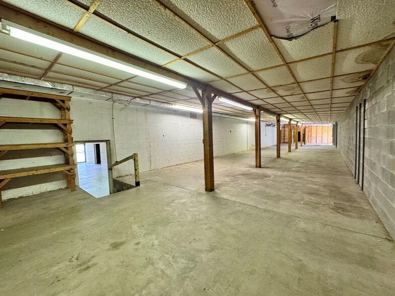 More Photos Of 868 State Route 3 and 12, Hinton Flex For Sale