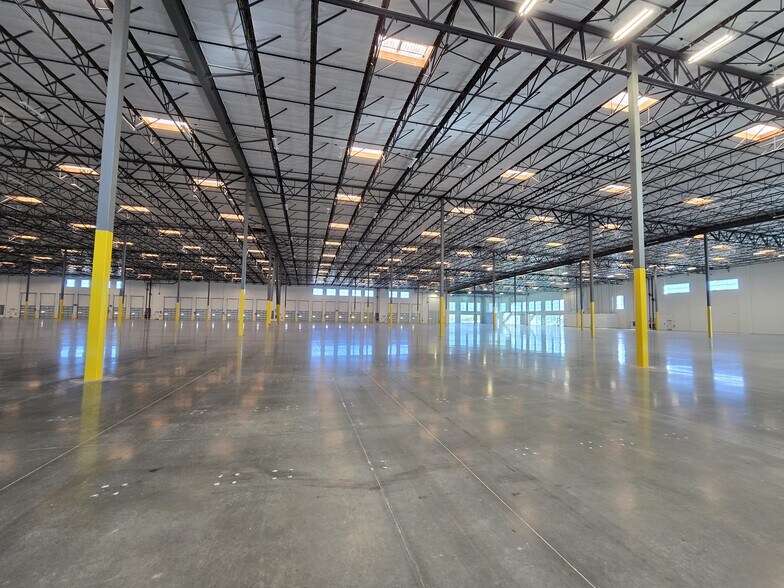 More Photos Of 23840-23842 Rider St, Perris Distribution For Lease