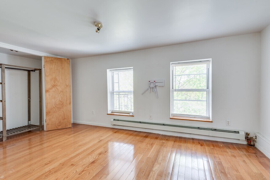 More Photos Of 489 Myrtle Ave, Brooklyn Storefront Retail Residential For Sale