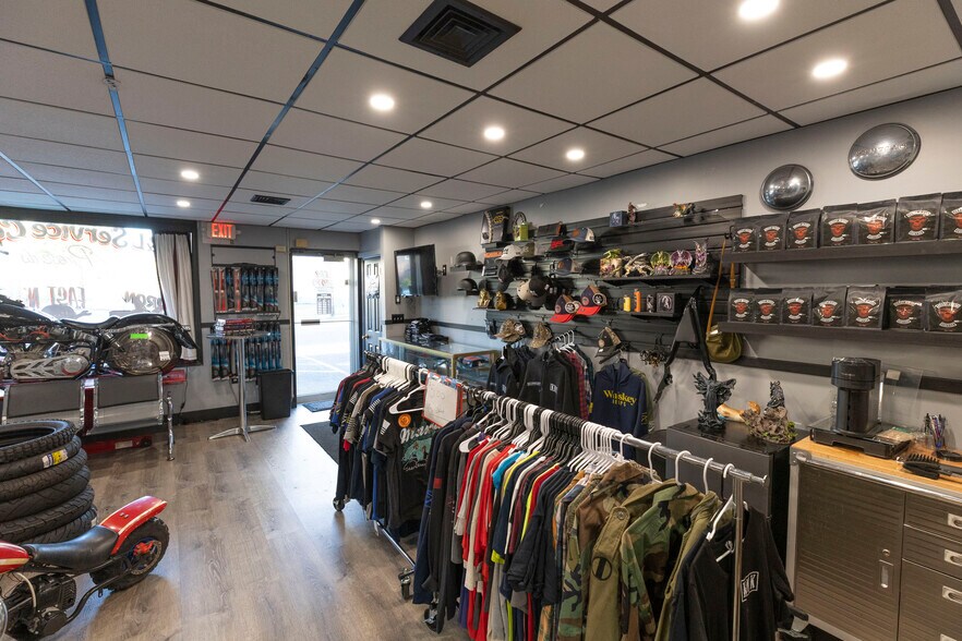 More Photos Of 225 Forsgate, Jamesburg Auto Repair For Sale