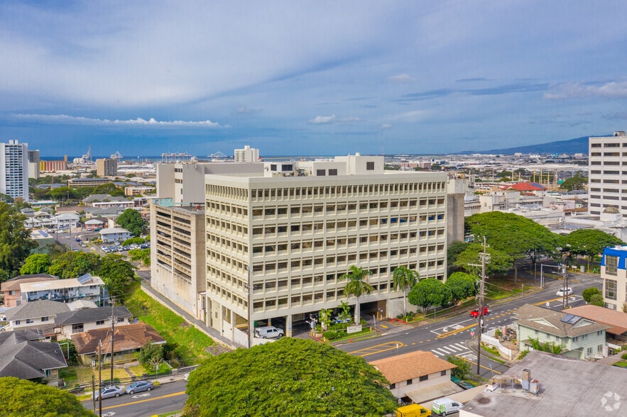 Primary Photo Of 321 N Kuakini St, Honolulu Medical For Sale