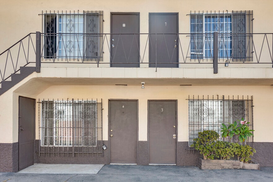 More Photos Of 1143 W 28th St, Los Angeles Multifamily For Sale