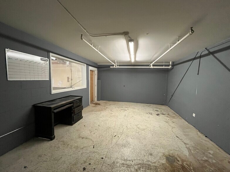 More Photos Of 8832 Miner St, Los Angeles Manufacturing For Lease