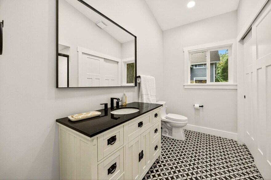 More Photos Of 111 Cedar St, Rogue River Office Residential For Sale