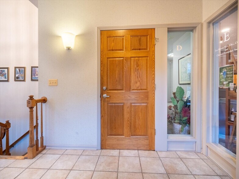 More Photos Of 55 Sullys Trl, Pittsford Office For Lease