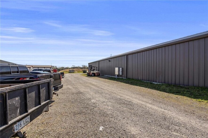 More Photos Of 305 S Joplin St, Pittsburg Warehouse For Sale