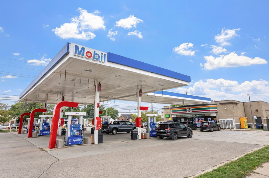 Primary Photo Of 27010 Dequindre Rd, Warren Convenience Store For Sale