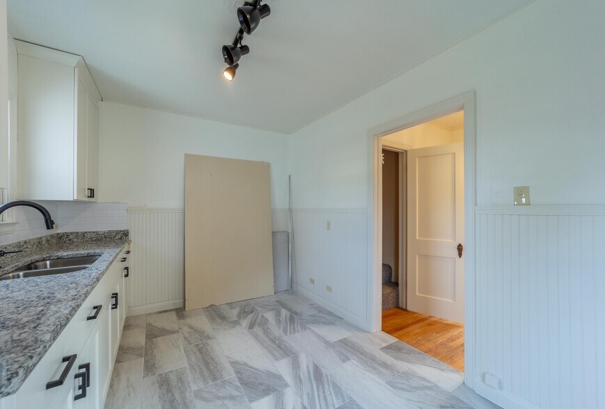 More Photos Of 517 Cherokee Ave, Mcalester Office For Lease