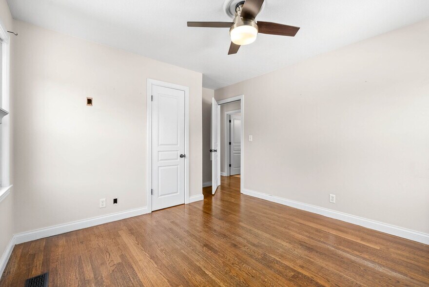 More Photos Of 1662 Golf Club Ln, Clarksville Office For Sale