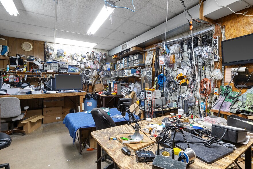 More Photos Of 1202 N Jefferson Ave, Mount Pleasant Specialty For Sale