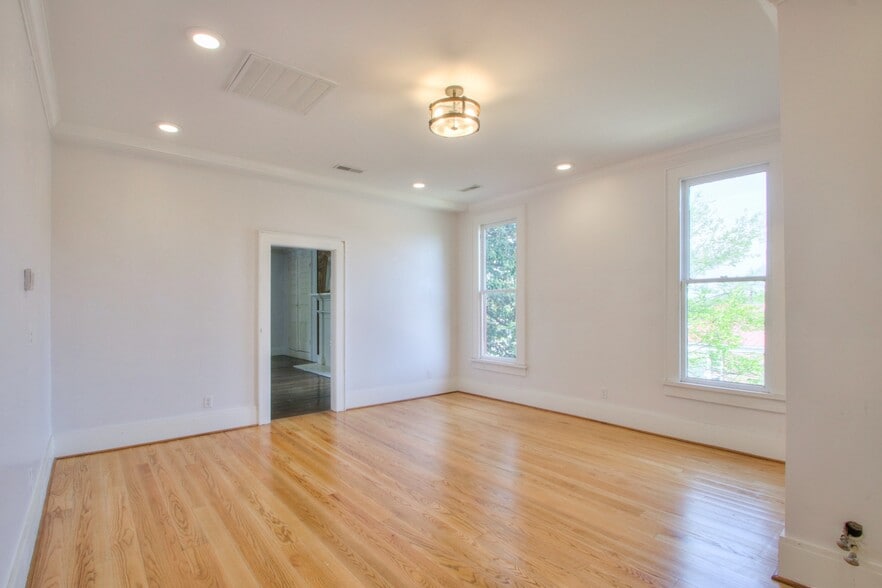 More Photos Of 5294 Main St, Spring Hill Office Residential For Sale