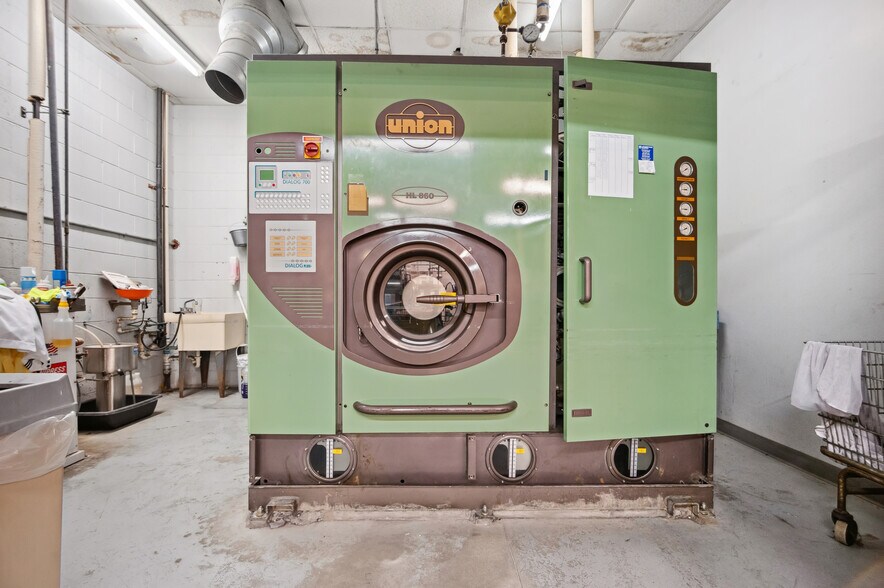 More Photos Of 4314 Henderson Dr, Jacksonville Freestanding For Sale