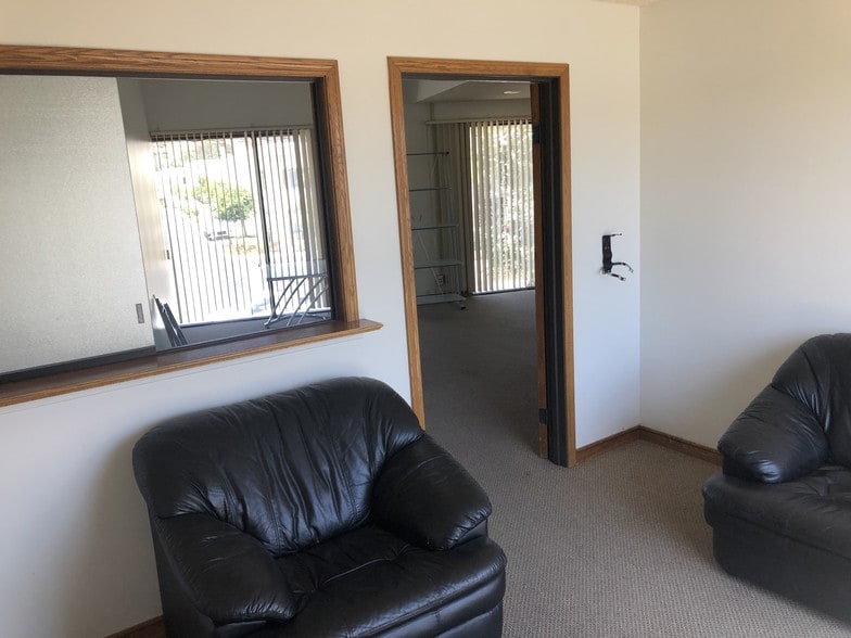 More Photos Of 40 W Easy St, Simi Valley Office For Lease