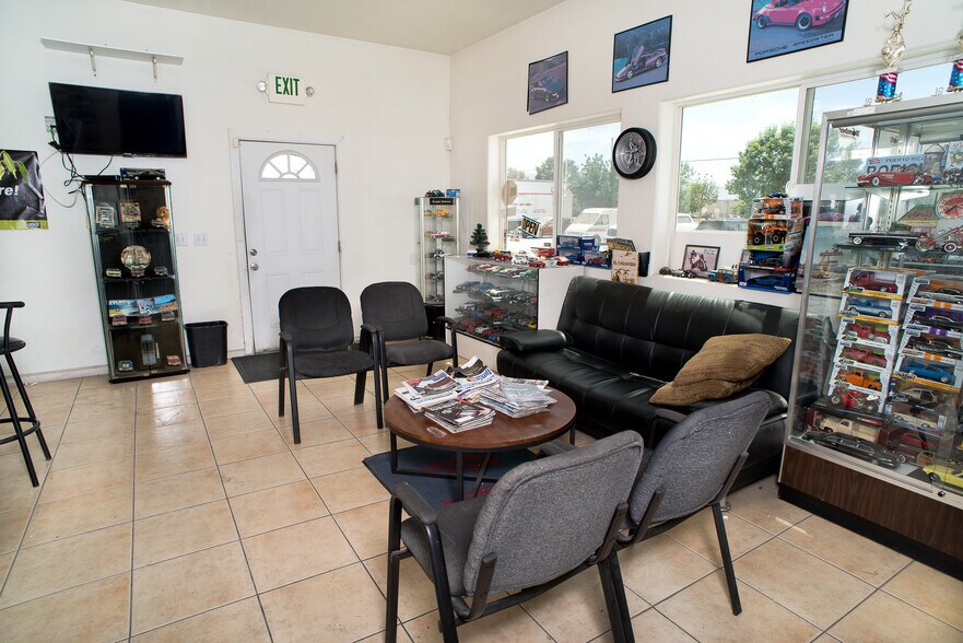 More Photos Of 39006 20th St E, Palmdale Auto Repair For Lease