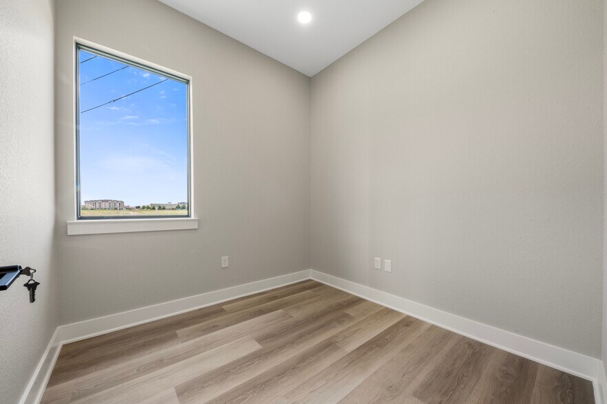 More Photos Of 213 Bella Katy Dr, Katy Medical For Lease