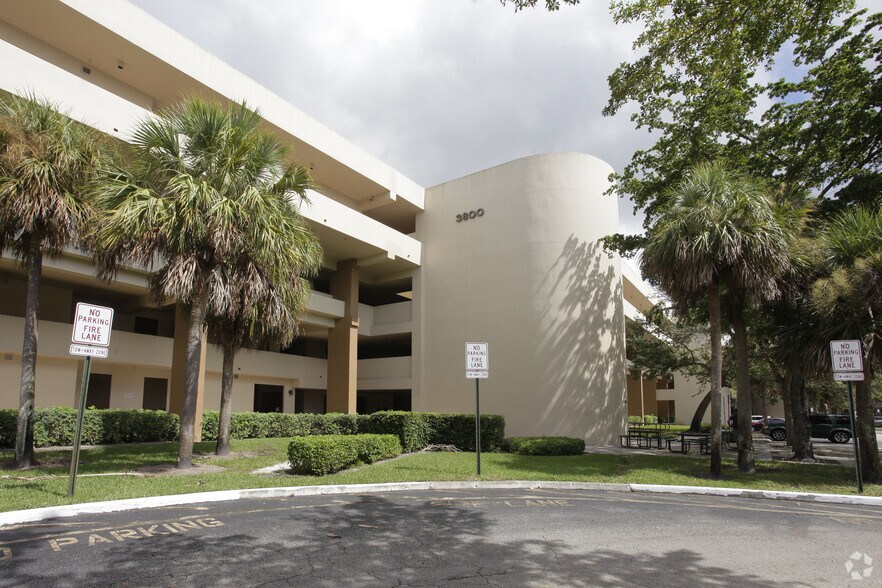 More Photos Of 3800 Inverrary Blvd, Lauderhill Office For Lease
