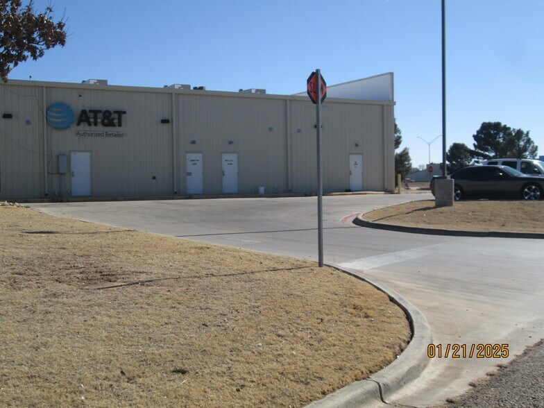 More Photos Of 1601 N I-27, Plainview Storefront Retail Office For Lease