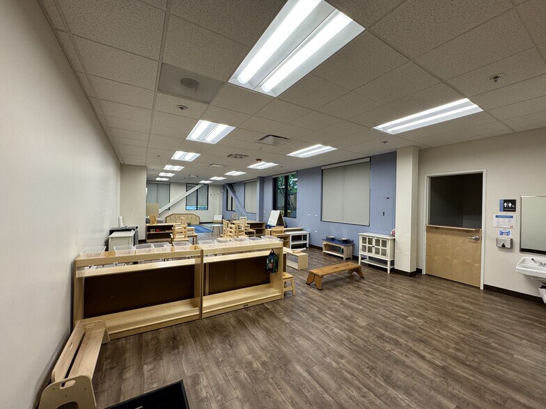 More Photos Of 711 NE Halsey St, Portland Daycare Center For Lease