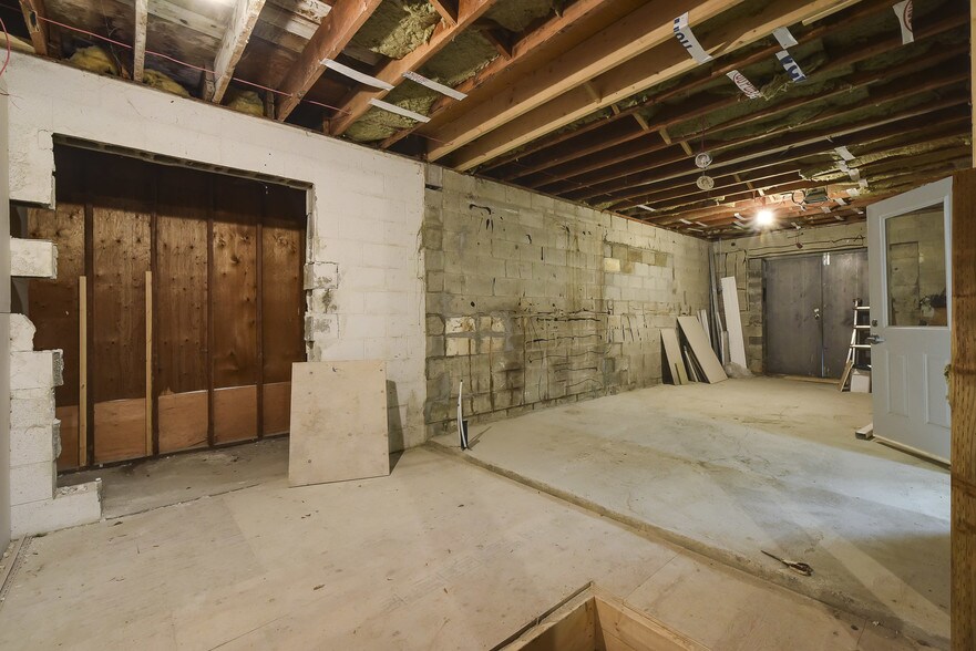 More Photos Of 9103 Glover Rd, Langley Storefront Retail Residential For Lease