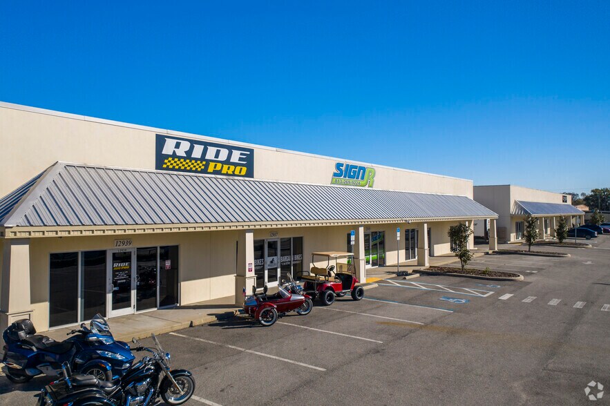 More Photos Of 12911-12921 N Nebraska Ave, Tampa Flex For Lease