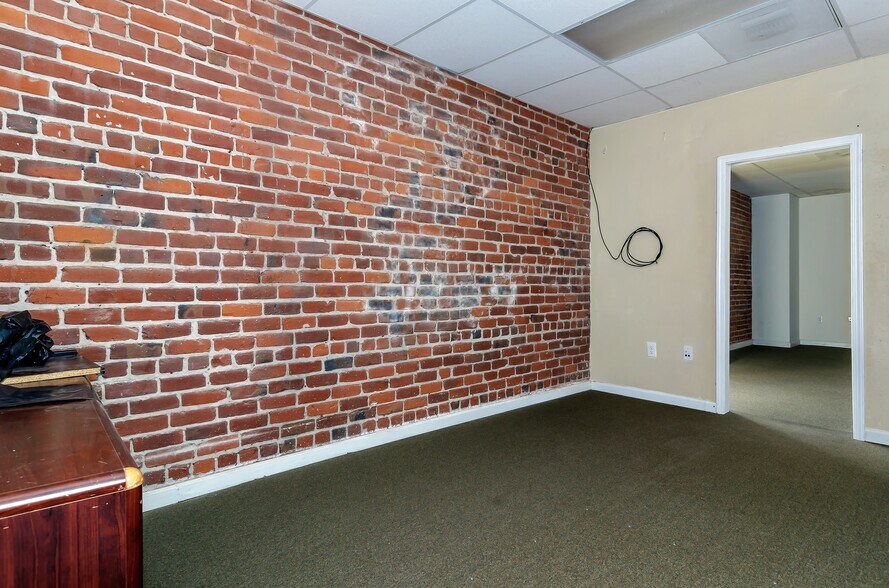 More Photos Of 311-319 Railroad Ave, Pittsburg Freestanding For Sale